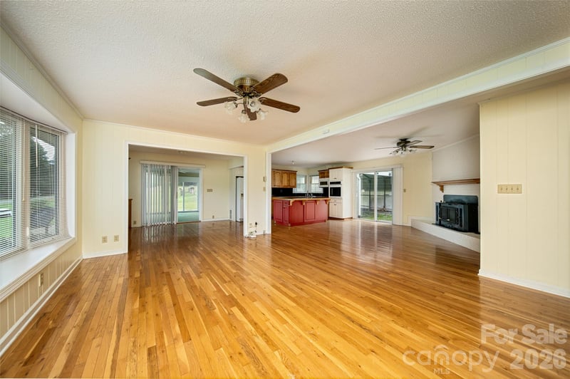 821 Tanasee Gap Rd, Balsam Grove, NC 28708