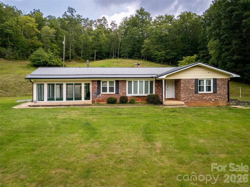 821 Tanasee Gap Rd, Balsam Grove, NC 28708