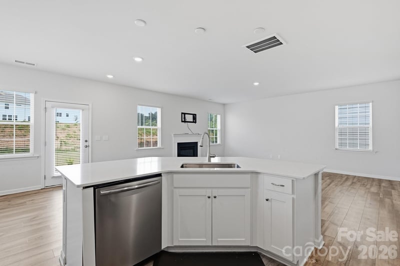 7412 Echoing Hills Ln, Maiden, NC 28650