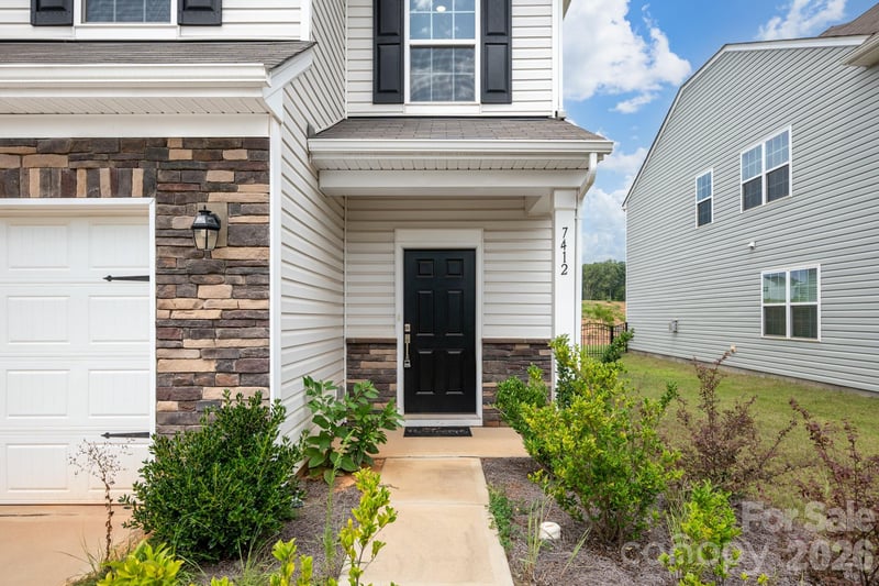 7412 Echoing Hills Ln, Maiden, NC 28650