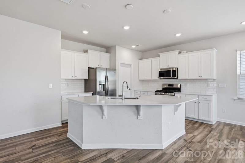 7412 Echoing Hills Ln, Maiden, NC 28650