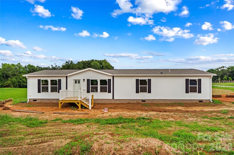 532 Eagle Mills Rd, Hamptonville, NC 27020