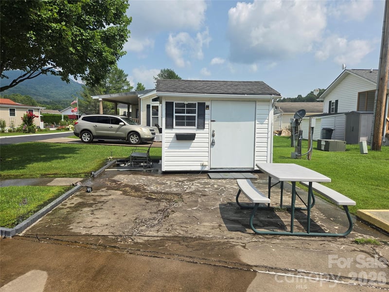 39 Polka Ln, Waynesville, NC 28785