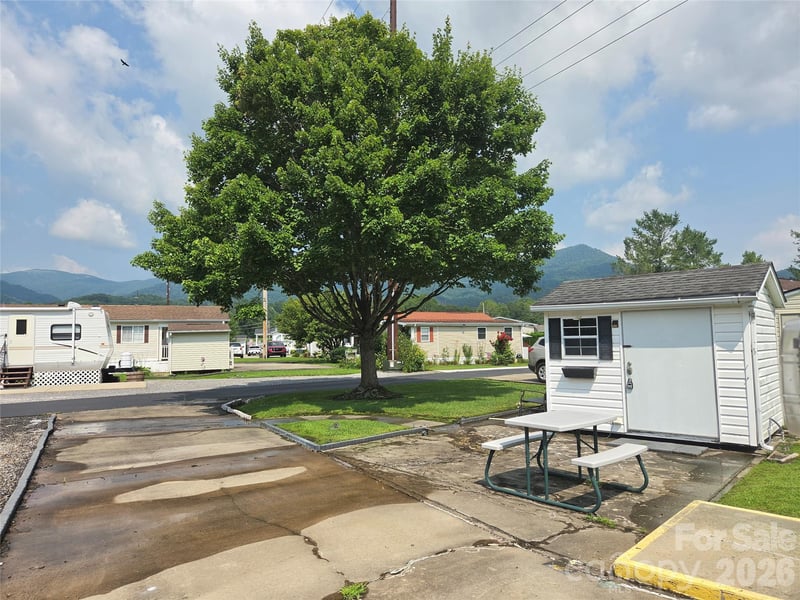 39 Polka Ln, Waynesville, NC 28785