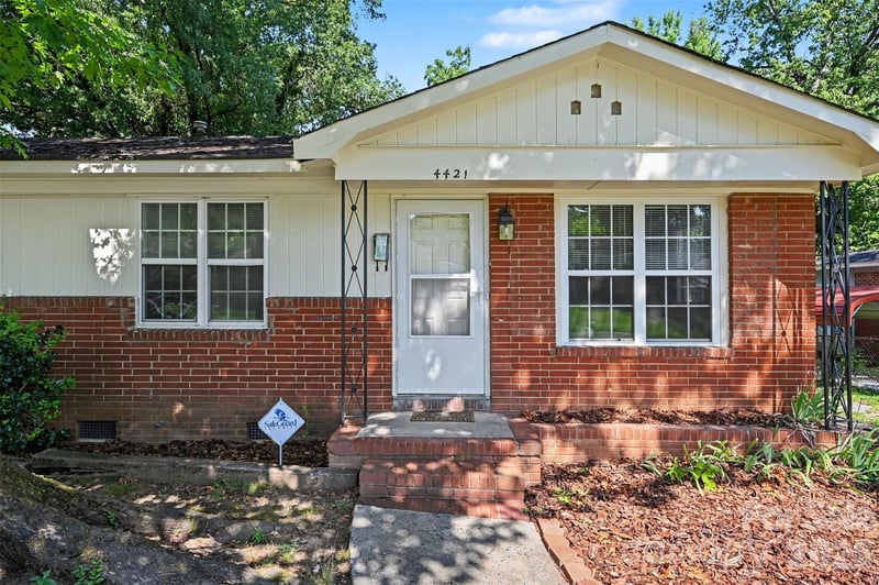 4421 Knollcrest Dr, Charlotte, NC 28208