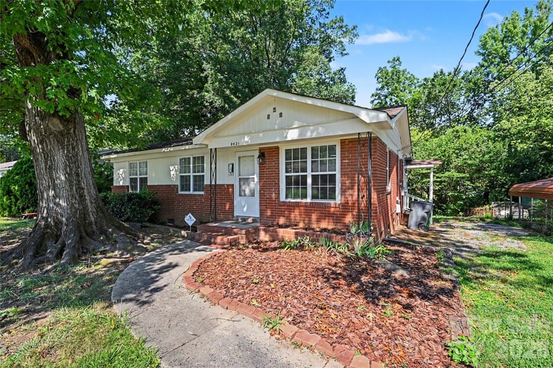 4421 Knollcrest Dr, Charlotte, NC 28208