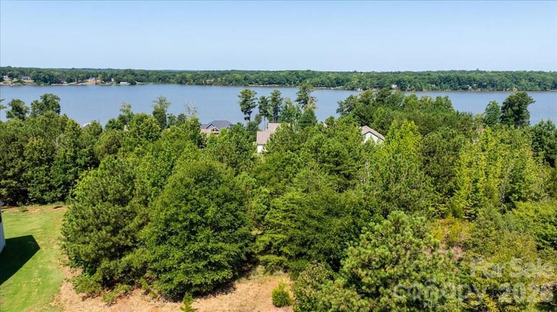 11222 Island View Ln, Lancaster, SC 29720