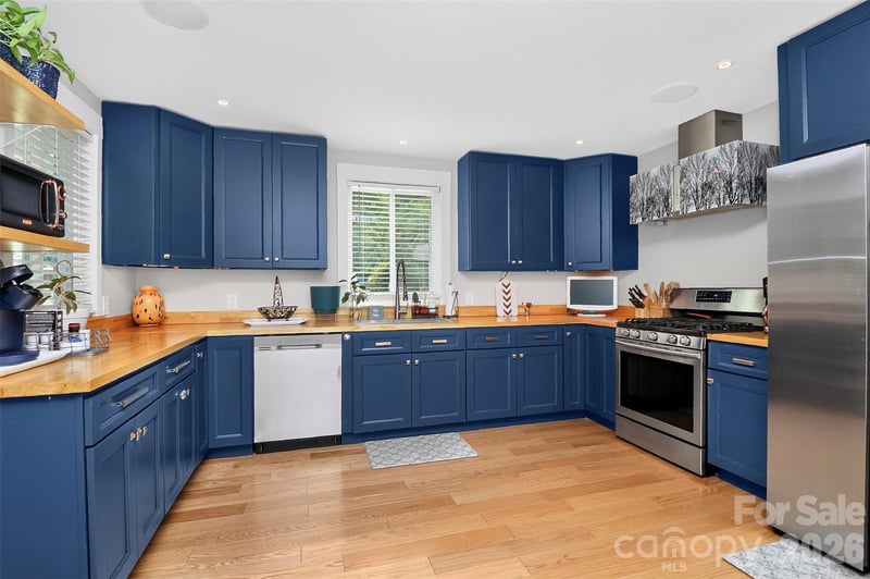 1016 Dresden Dr, Charlotte, NC 28205
