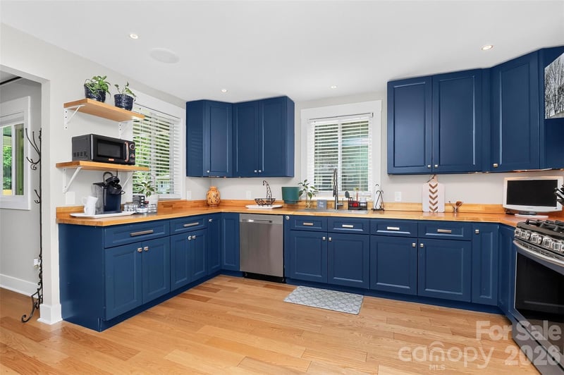 1016 Dresden Dr, Charlotte, NC 28205