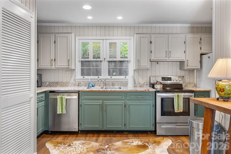 68 Toxaway Point, Lake Toxaway, NC 28747