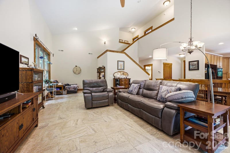101 Reeds Creek Rd, Fairview, NC 28730