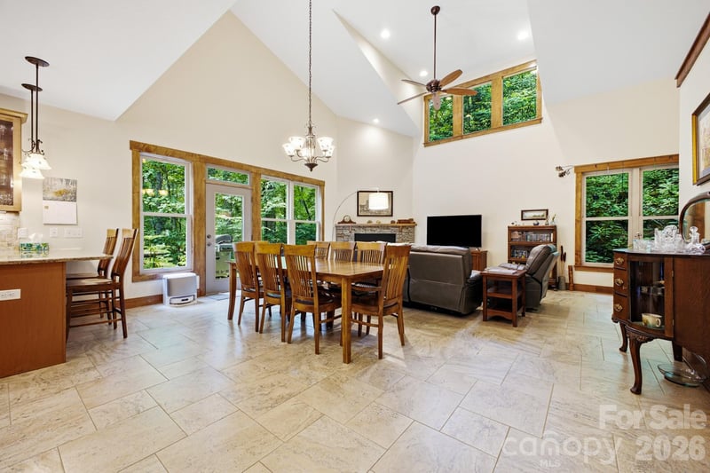 101 Reeds Creek Rd, Fairview, NC 28730