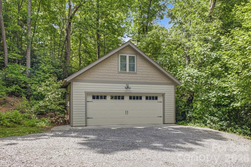 101 Reeds Creek Rd, Fairview, NC 28730