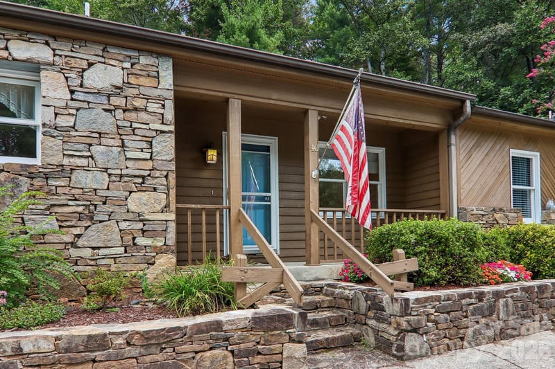 40 Sagebrush Cir, Etowah, NC 28729