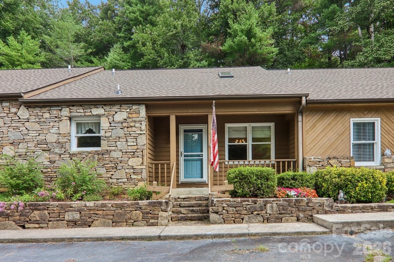 40 Sagebrush Cir, Etowah, NC 28729