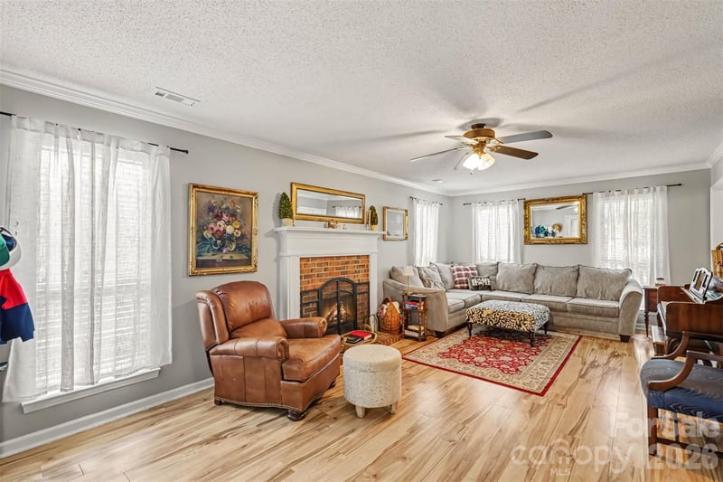 4228 Huntmeadow Dr, Charlotte, NC 28269