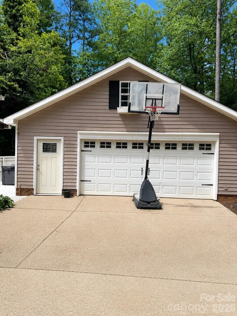 110 Sawtooth Ln, Stanley, NC 28164
