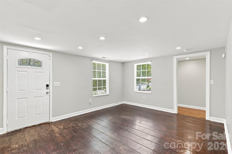 922 Ambassador St, Charlotte, NC 28208