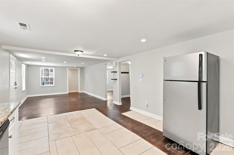 922 Ambassador St, Charlotte, NC 28208