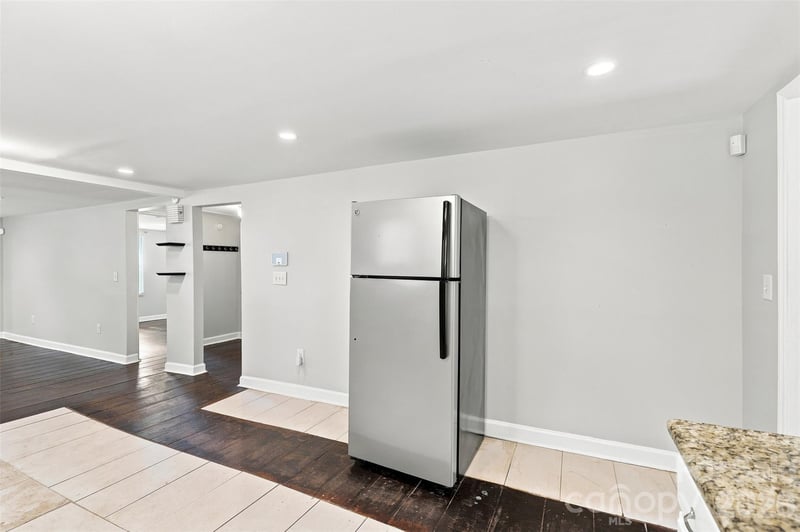922 Ambassador St, Charlotte, NC 28208