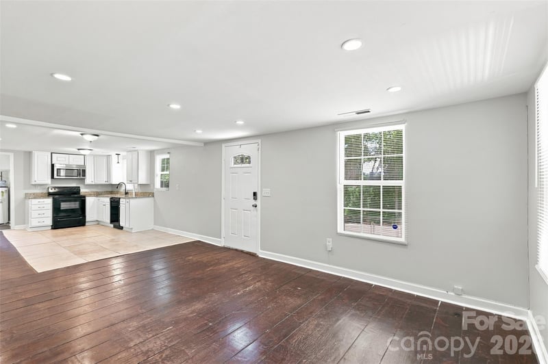 922 Ambassador St, Charlotte, NC 28208