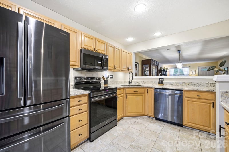 10631 Sleigh Bell Ln, Charlotte, NC 28216