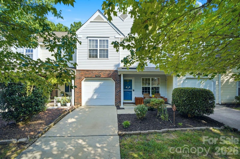 10631 Sleigh Bell Ln, Charlotte, NC 28216