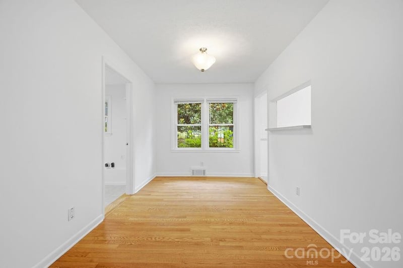 216 Lyndale Rd, Hendersonville, NC 28739