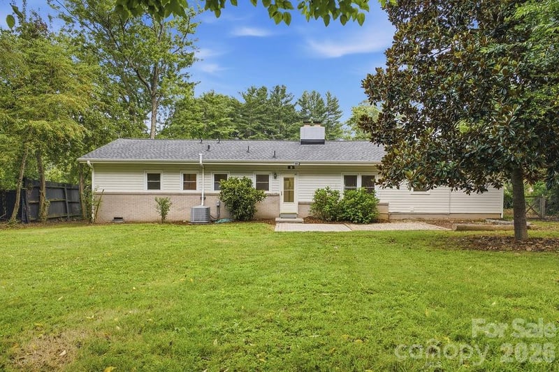 216 Lyndale Rd, Hendersonville, NC 28739