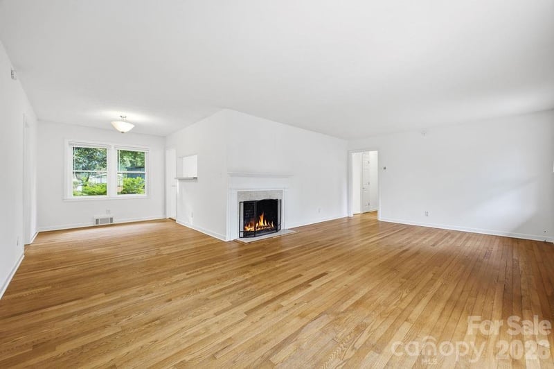 216 Lyndale Rd, Hendersonville, NC 28739