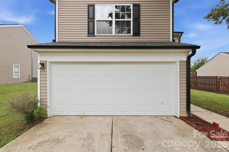 8207 Belmont Stables Dr, Charlotte, NC 28216