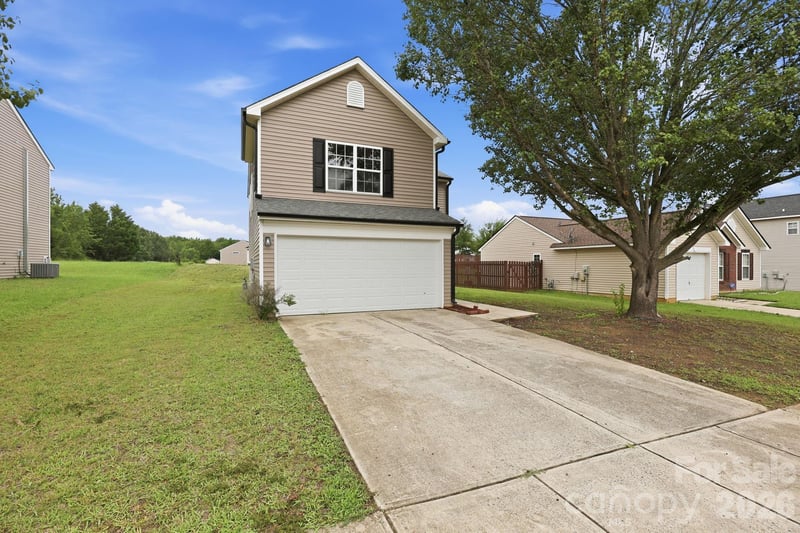8207 Belmont Stables Dr, Charlotte, NC 28216