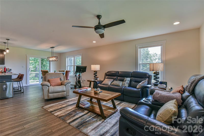 33 Ben Lippen Rd, Asheville, NC 28806