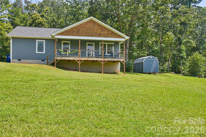 33 Ben Lippen Rd, Asheville, NC 28806