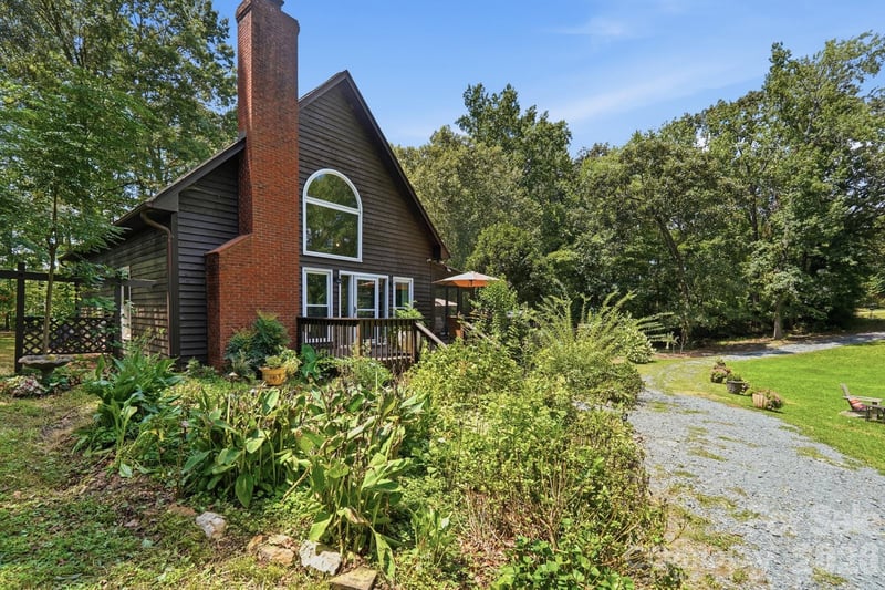 141 Oak Leaf Ln, Wingate, NC 28174