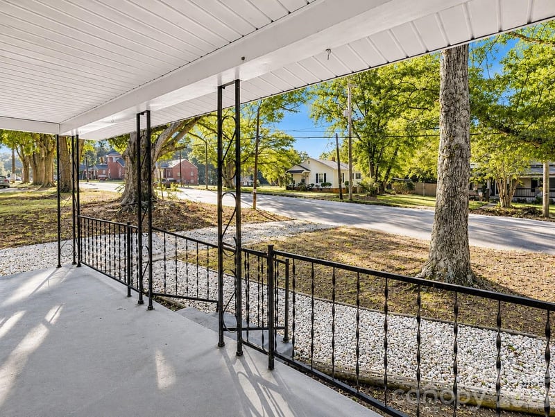 532 Iredell Ave, Mooresville, NC 28115