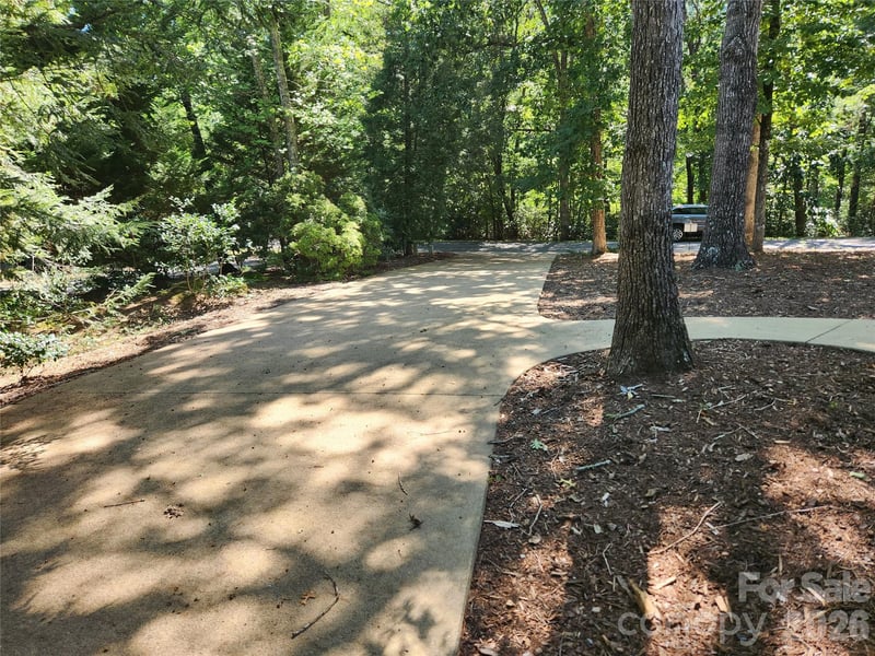 124 Huntington Rd, Lake Lure, NC 28746
