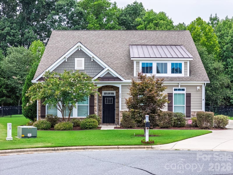 229 Hunters Hill Dr, Statesville, NC 28677