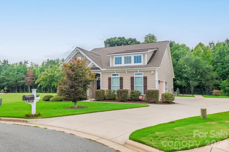 229 Hunters Hill Dr, Statesville, NC 28677