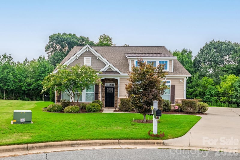 229 Hunters Hill Dr, Statesville, NC 28677