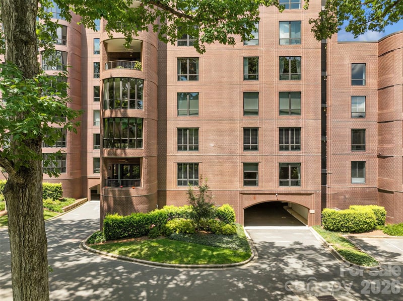 810 Cherokee Rd, Charlotte, NC 28207