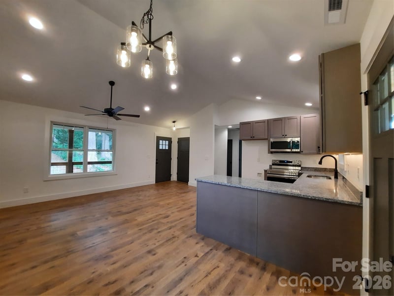12 Overbrook Pl, Asheville, NC 28805