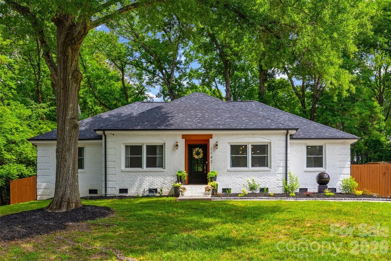 1142 Fox Run Dr, Charlotte, NC 28212