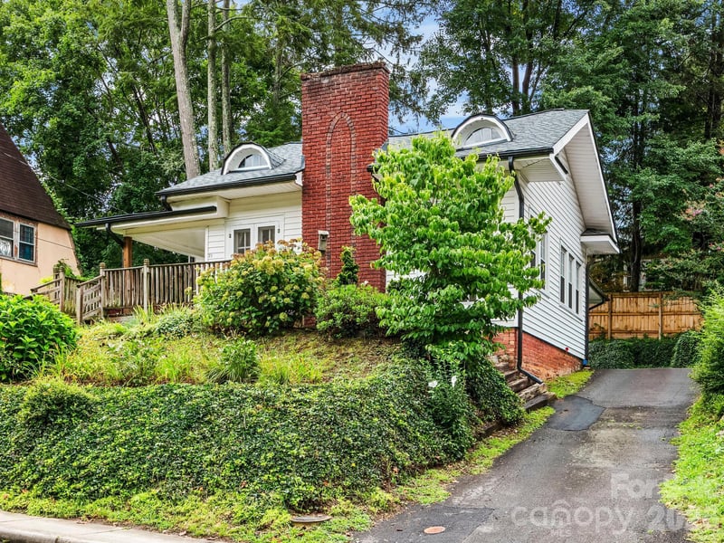 27 Warwick Rd, Asheville, NC 28803
