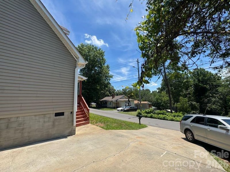 124 Oakland Rd, Asheville, NC 28801