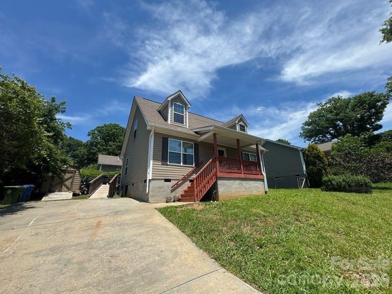 124 Oakland Rd, Asheville, NC 28801