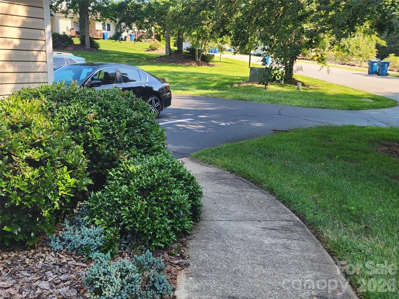 3236 White Oak Ct, Claremont, NC 28610