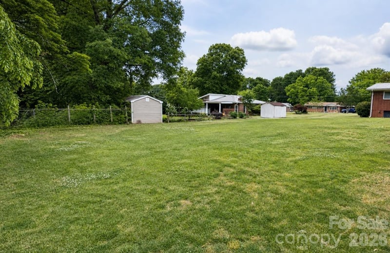1857 8th Street Dr, Hickory, NC 28601