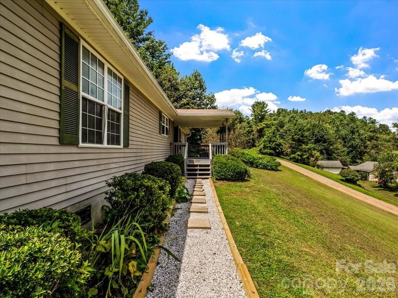 59 Trout Water Cir, Burnsville, NC 28714