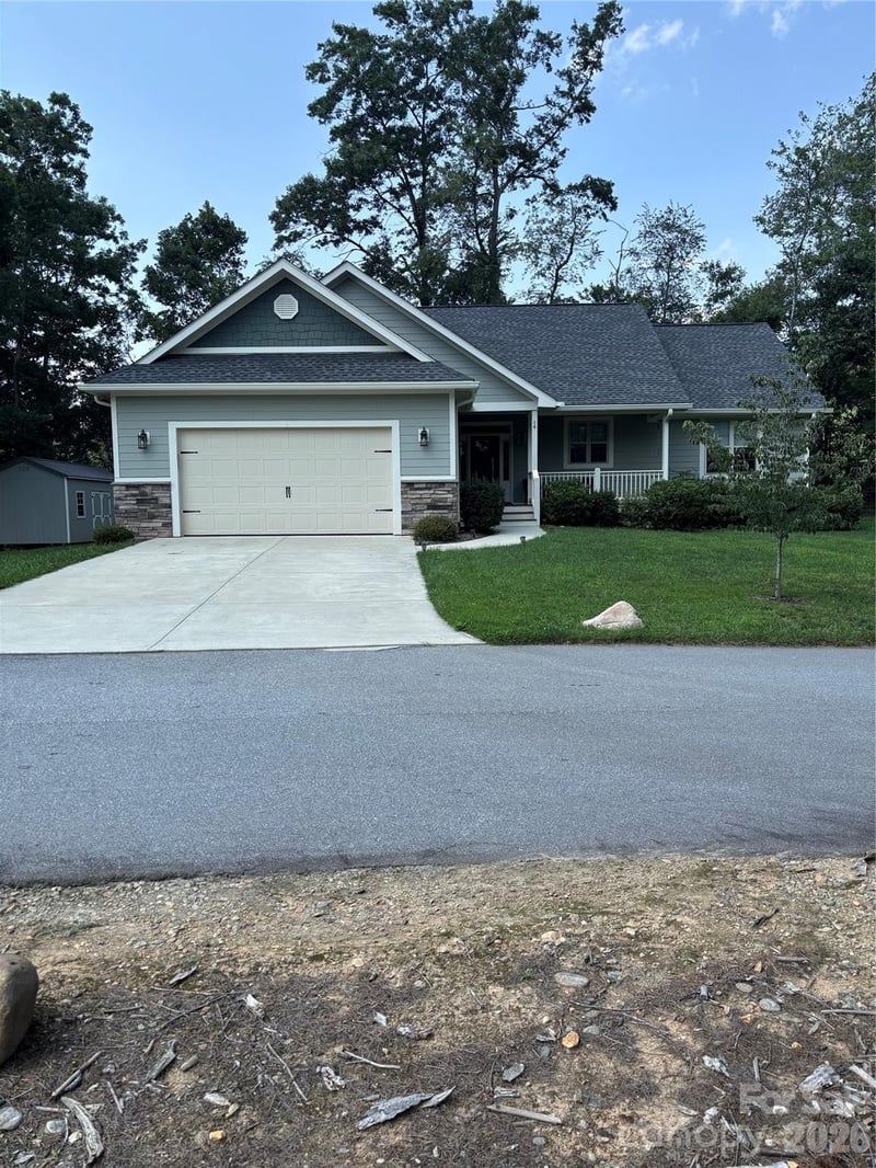 14 Wood Path Ln, Arden, NC 28704